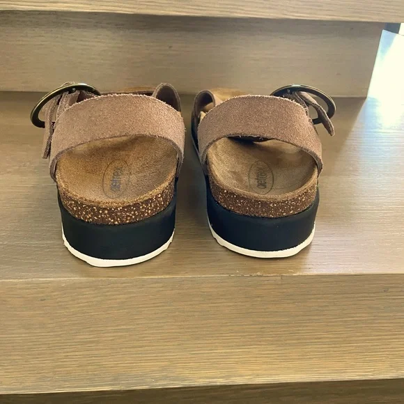 Aetrex Adrianna Adjustable Quarter Strap in Taupe - Picture 4 of 5